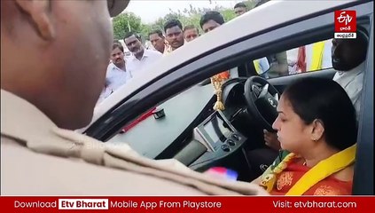 పోలీసులతో మంత్రి సతీమణి దురుసు ప్రవర్తన