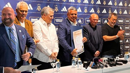 Tapia recibe la llave de la ciudad de Miami y Messi será el siguiente