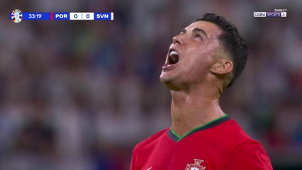 Ça passe au-dessus pour Cristiano Ronaldo sur coup franc !