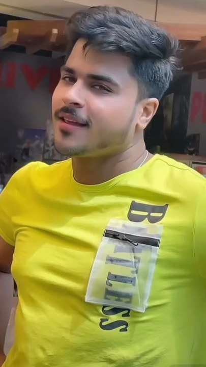 Chalo pyar say daikho or follow b karo