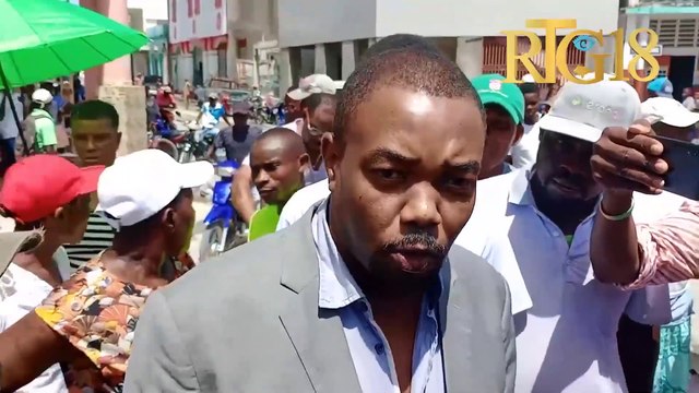 Mouvman pwotestasyon devan pakè Okay pou mande lajistis arete ex komisè gouvènman Ronald Richemond