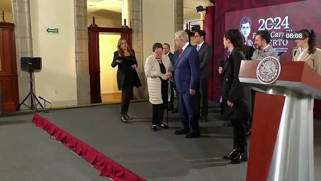 AMLO entrega los primeros complementos del Fondo de Pensiones para el Bienestar