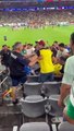 Hincha ecuatoriano duerme a un mexicano de un puñete