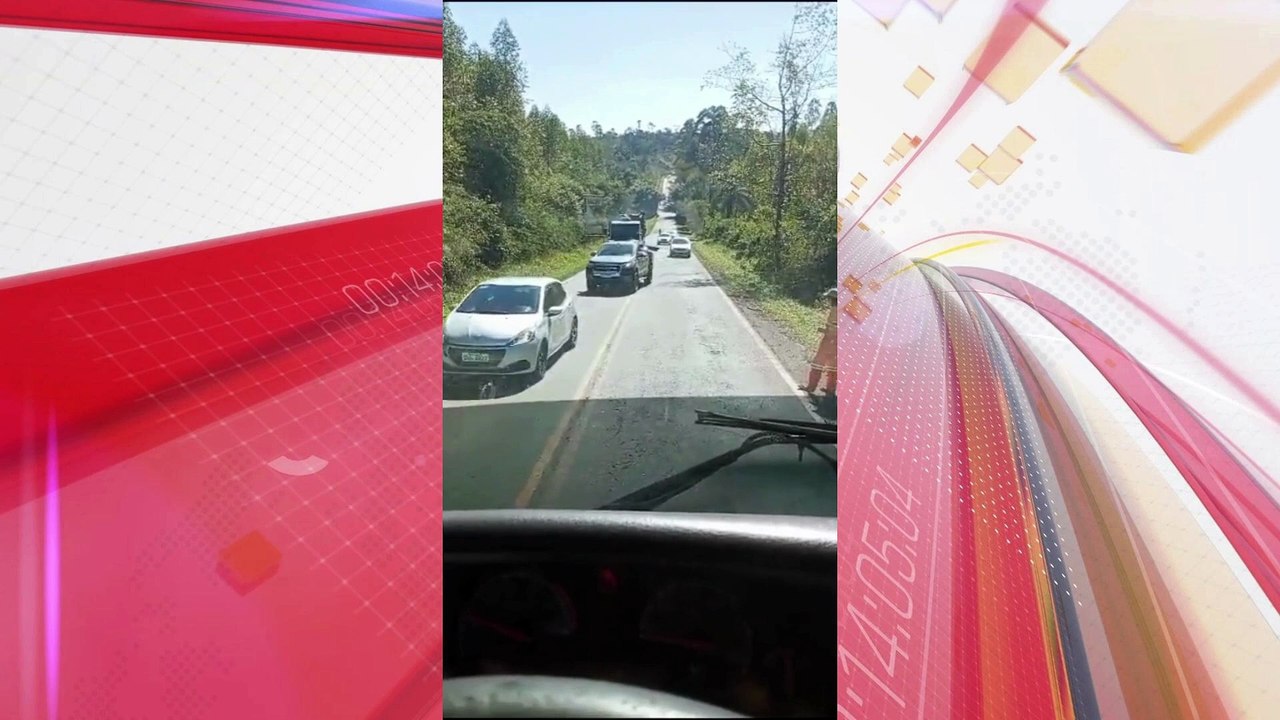 Motorista prevê colisão e caminhoneiro evita tragédia no Paraná; vídeo