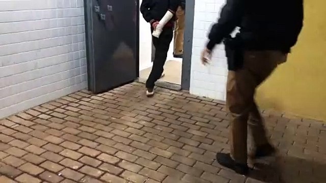 Homens são detidos pela PM após fazerem compras com cartão de crédito achado na rua