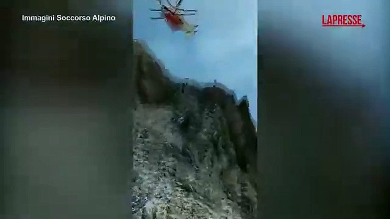 Gran Sasso, salvato escursionista: ecco l'intervento dell'elicottero tra le rocce