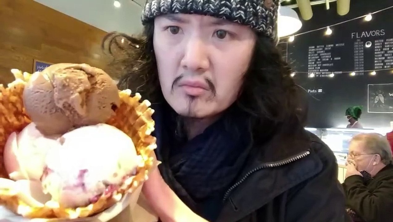 Bramble, White Choc, Darkest Choc Review - Jeni's Ice Cream | tq eats