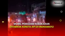 Diduga Mogok di Tengah Perlintasan, Mobil Pemadam Kebakaran Ringsek Ditabrak Kereta Api di Indramayu