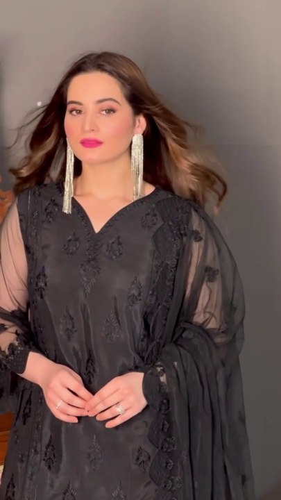 Aimankhan and muneebbutt