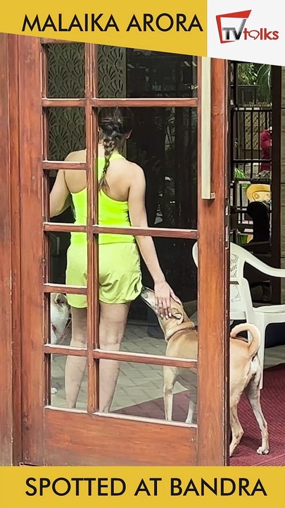 Malaika arora snapped at bandra