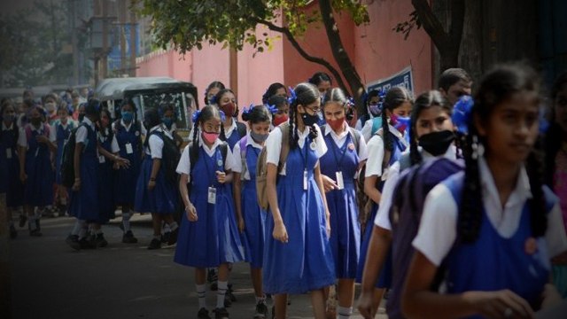 NEET వ్యవహారంపై కొనసాగుతున్న ఆందోళనలు.. దేశవ్యాప్తంగా విద్యాసంస్థల బంద్ కు పిలుపు | Oneindia Telugu