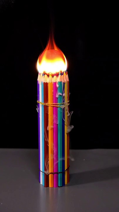 Red-hot iron ball VS crayon ️