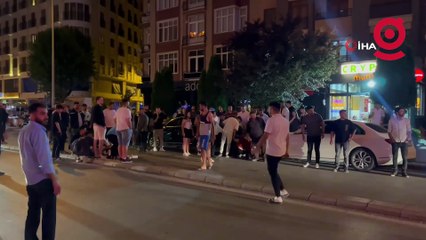 Caddeden karşıya geçen yayalara motosiklet çarptı: 1’i ağır 3 yaralı