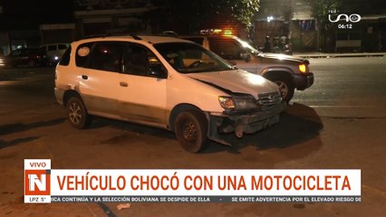 SCZ vehiculo chocó con una motocicleta
