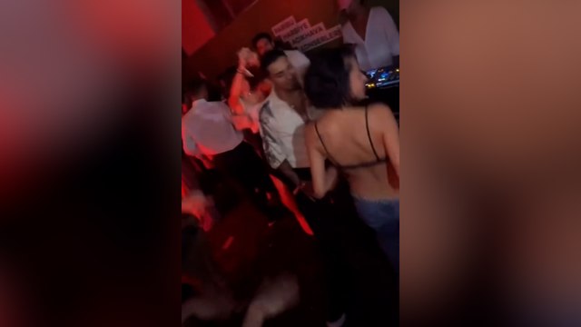 Zeynep Bastık dans edip kendinden geçti, Serkay Tütüncü izledi