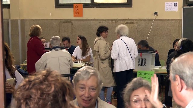 Un juzgado amnistía a los 46 policías investigados por las cargas del 1-O en Barcelona