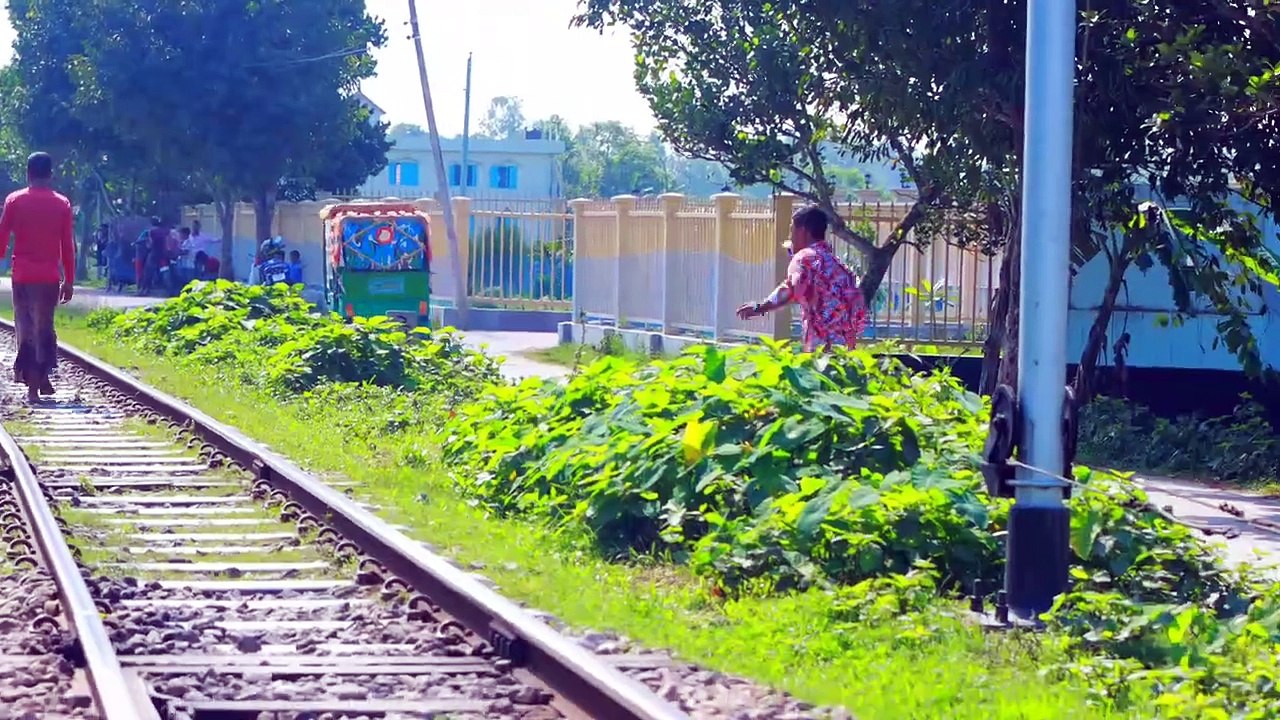 Update Balloon PRANK on Cute GIRL with Popping Balloon PRANK - Funny Reaction - Prank