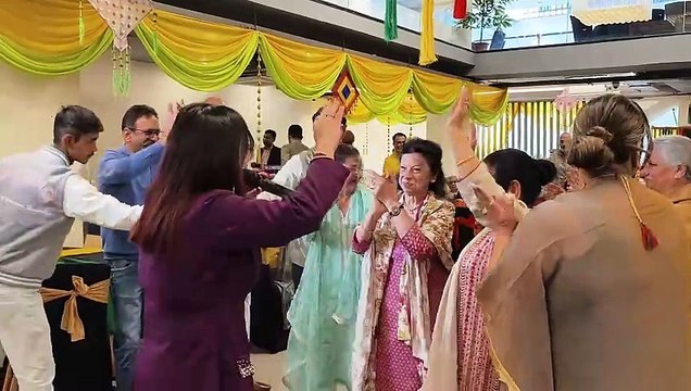 Best Punjabi Folk Female Singer Neelam Chauhan - Punjabi Wedding Singer - Wedding Songs
