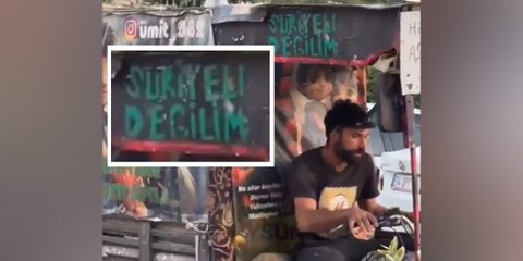 Saldırılara maruz kalmak istemeyen kağıt toplayıcısı ''Suriyeli değilim'' yazısı astı