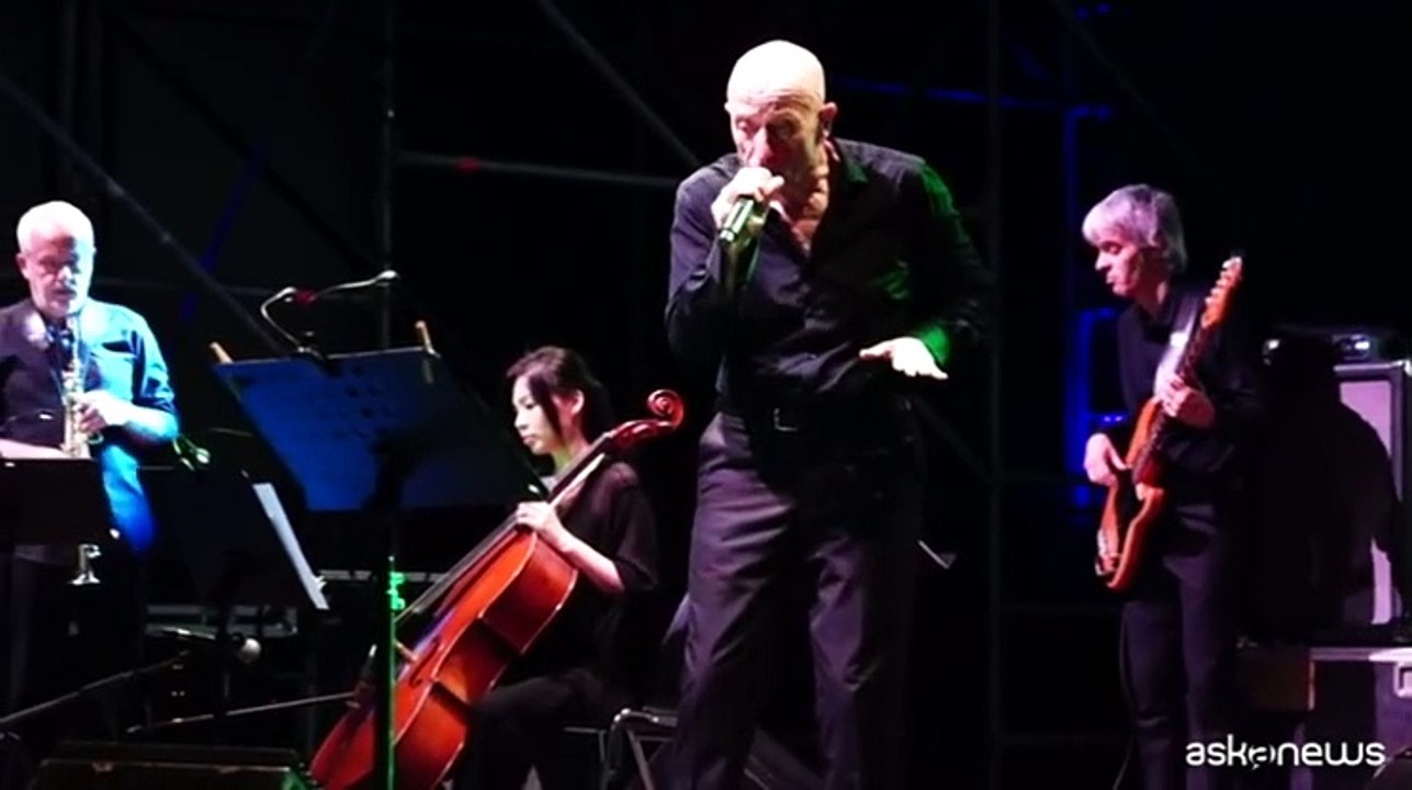 Peppe Servillo: "Canto Dalla e Roversi tra Prog e impegno politico"