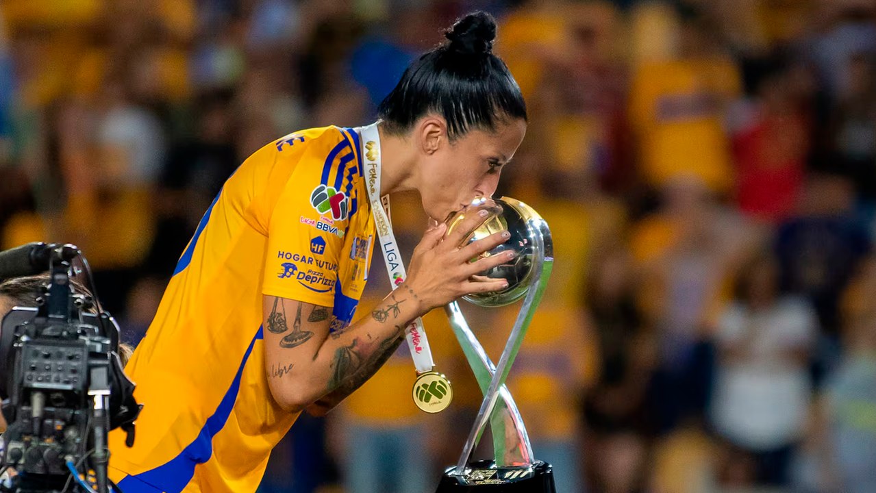 Jenni Hermoso vive momentos llenos nerviosismo previo a conseguir su primer título con Tigres Femenil