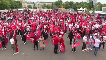 Türk taraftarlar, Avusturya maçı için Leipzig'te buluştu
