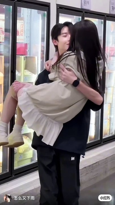 Lu lagi bareng doi ngapain ajja