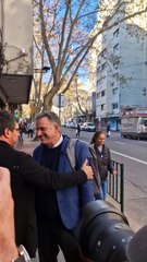 Yamandú Orsi llega a la sede del FA para reunirse con Carolina Cosse