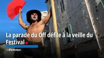 La traditionnelle grande parade défile à la veille du 58e Festival Off à Avignon