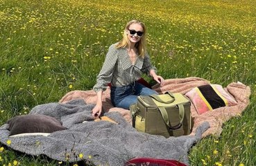 Sophie Turner se regocija en ‘sol, sexo y padres sospechosos’