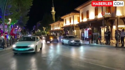 Ispartalılar, Avusturya galibiyetini uzun araç konvoyuyla kutladı