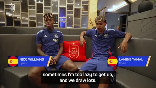 Yamal and Williams on TikTok celebrations and rock, paper, scissors competition