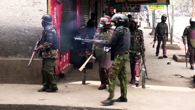 La policía dispara gases lacrimógenos contra manifestantes en Kenia