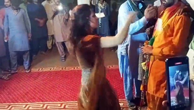 Mera Sona yaar aajkal Ho Gaya Kisi Da Pyar. Viral video Pakistan super hit Dance 2024 @Abid TV 92HD