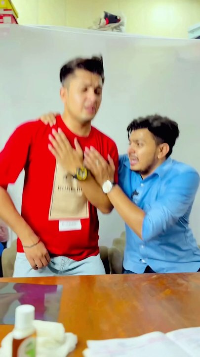 Jalankhor wait for twist #comedy #explore #reels #its_razika #kabeermalik #viral #funny #comedyvideos #trending #doctor #memes #reelitfeelit