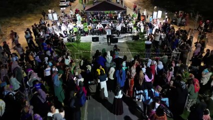 Sıra gecesi açık hava konserleri ilgi görüyor! (VİDEO)