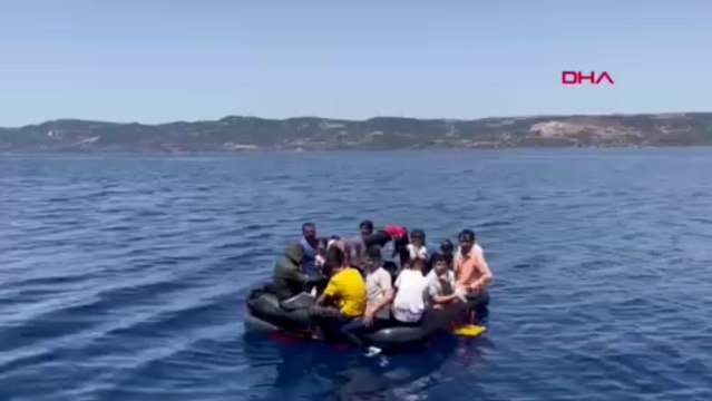 Çanakkale'de Yunanistan'ın geri ittiği 17’si çocuk 32 göçmen kurtarıldı