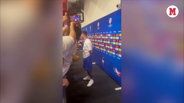 Lionel Messi desata locura en zona mixta