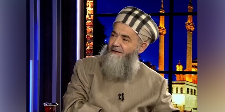 Cübbeli Ahmet Hoca, Burberry marka sarığıyla ilgili sözleri gündem oldu