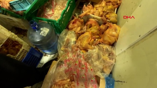 Avcılar'da çevreye yayılan koku, bozuk tavuk eti deposunu ortaya çıkardı