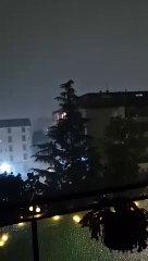 Il violento temporale che si ? abbattuto su Milano