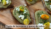 Tosta de crema de berenjena con queso de cabra