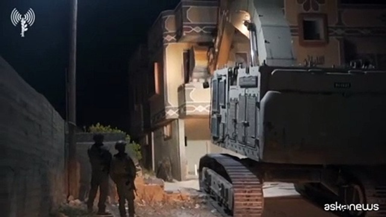 Cisgiordania, l'esercito israeliano demolisce abitazione palestinese