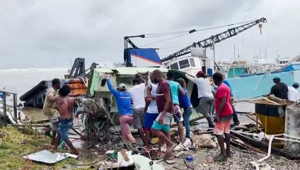 Furacão Beryl deixa sete mortos no Caribe, mas se enfraquece em direção à Jamaica