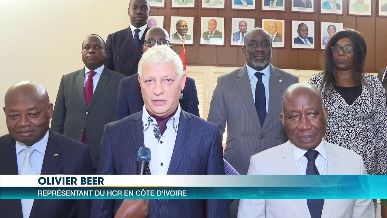 Olivier Guillaume Beer nouveau représentant du HCR en Côte d'Ivoire présente ses lettres de créance Léon Kacou Houaja