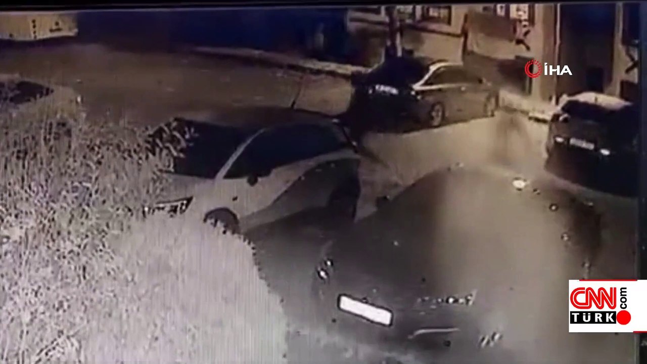 Otomobile böyle saldırdı! ''Eski kız arkadaş'' meselesi