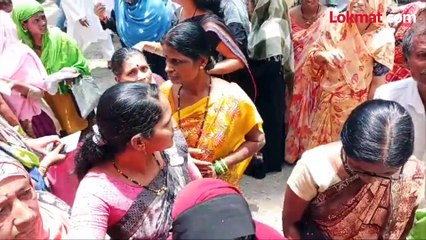 लाडकी बहिण योजनेसाठी हजारो महिला रांगेत...