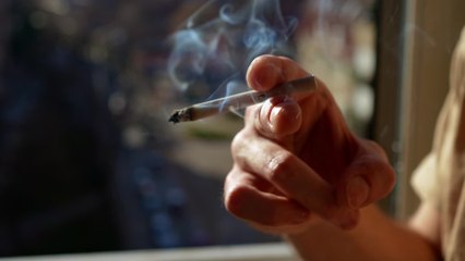 Ce fumeur de 52 ans souffrait d'une croissance rare de poils dans la gorge, voici ce que nous savons