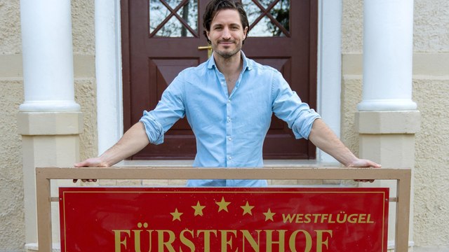 Skandalbeziehung : Sturm der Liebe -Star spricht über seine Kindheit