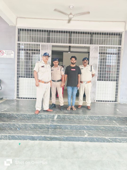 कोतवाली पुलिस ने किया फरार आरोपी को गिरफ्तार